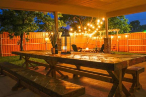 Dallas 4BR Large yard w HOT TUB , Fire pit and basketball Hoop